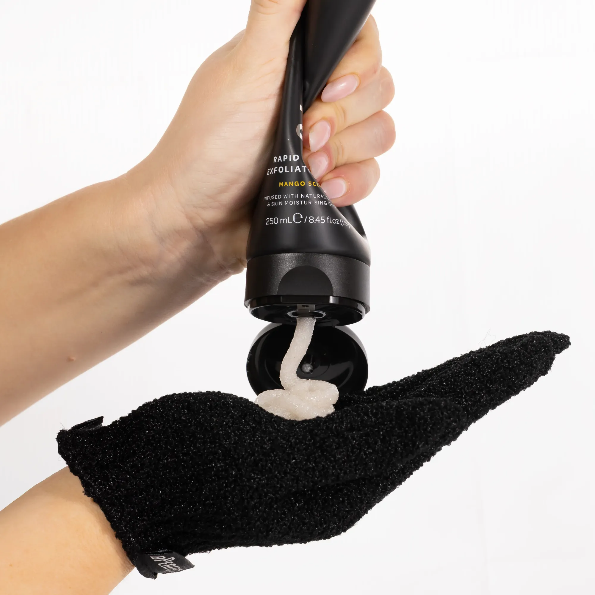 Tan Studio - Exfoliating Gloves - Image 3
